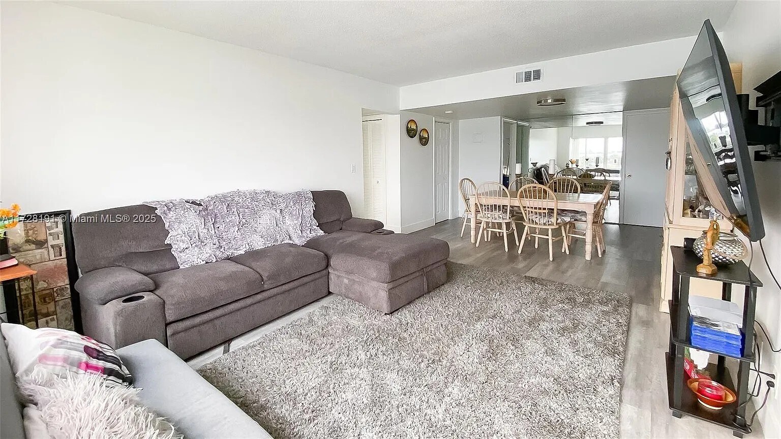 Building Photo - 1060 Crystal Lake Dr