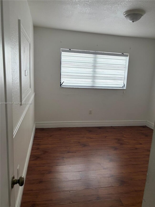 Building Photo - 4386 W 10th Ave