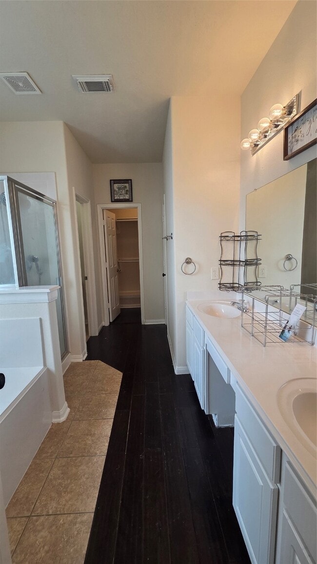 Building Photo - 7519 Chathan Glen Ln