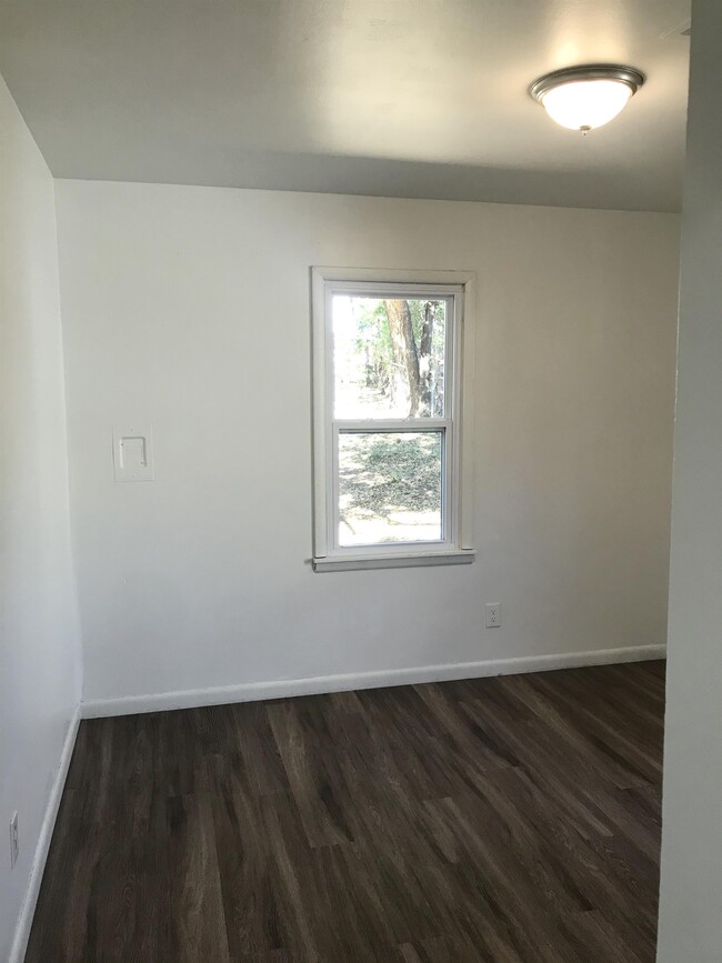 Building Photo - 3209 NE 14th St