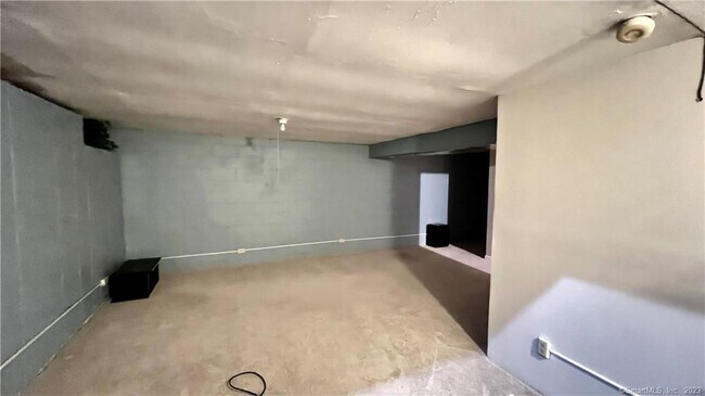 Building Photo - 72 Florence Way
