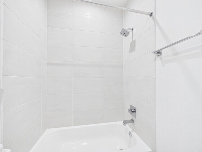 Building Photo - 2711 Clinton Dr