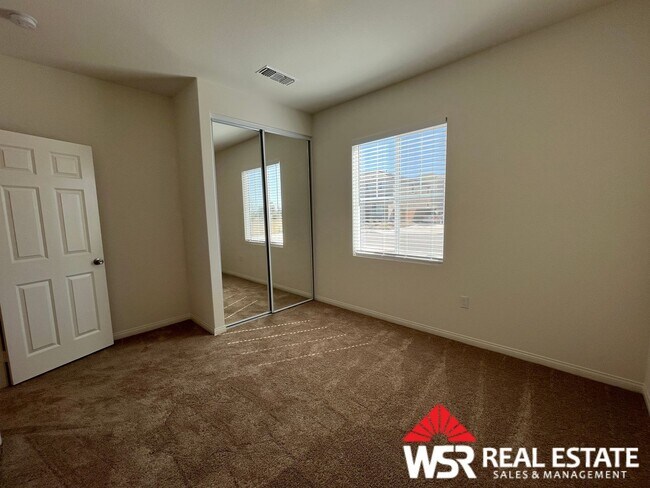 Building Photo - Stunning 6-Bedroom, 3-Bathroom Home for rent in a newer neighborhood