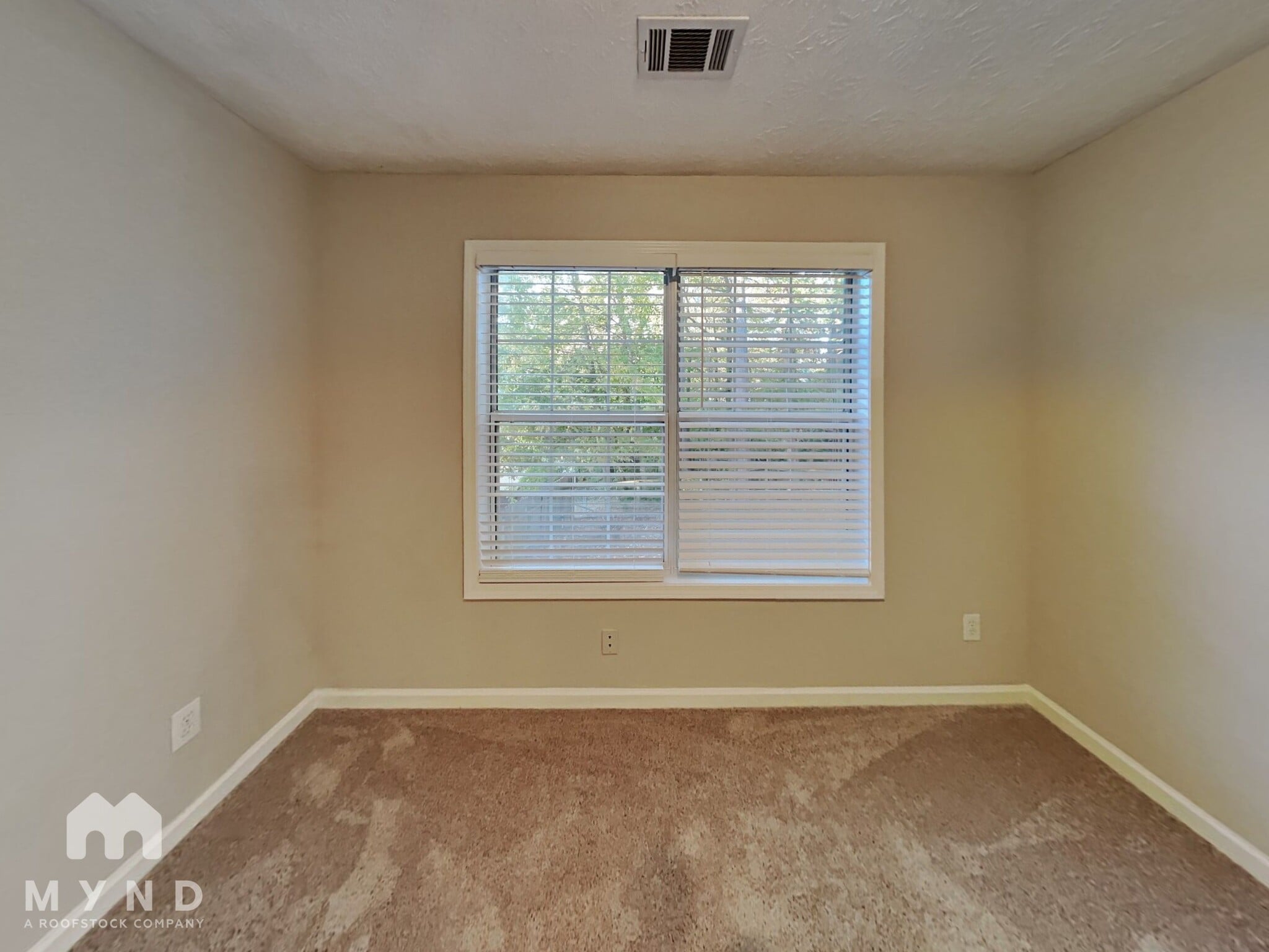 Building Photo - 839 Whitehaven Ln