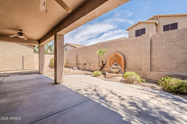 Building Photo - 519 E Rainbow Dr