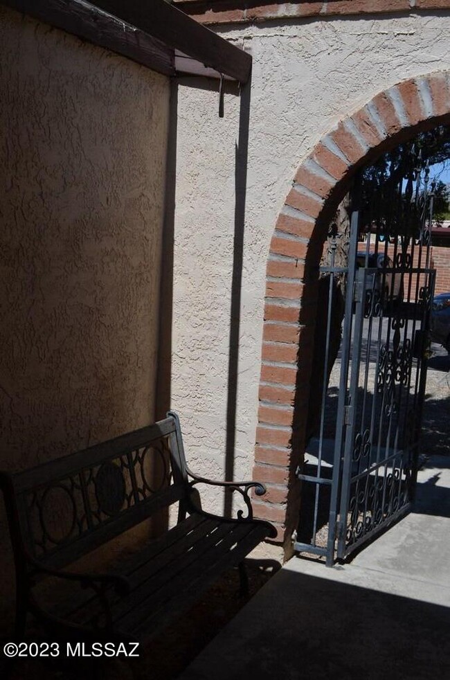 Building Photo - 961 Vía Terrado