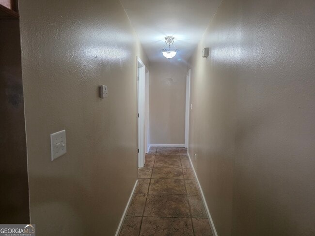 Building Photo - 310 W 5th St