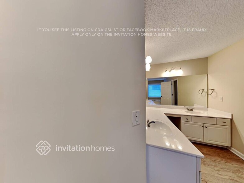 Building Photo - 2985 Binghampton Ln