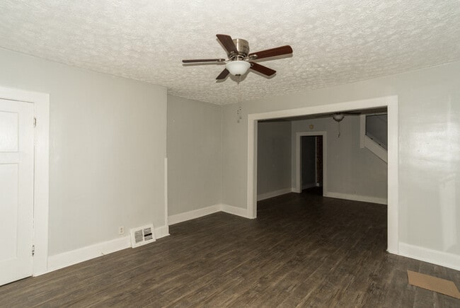 Building Photo - 3 Bedrooms and Fenced Yard in Bosart Brown Neighborhood