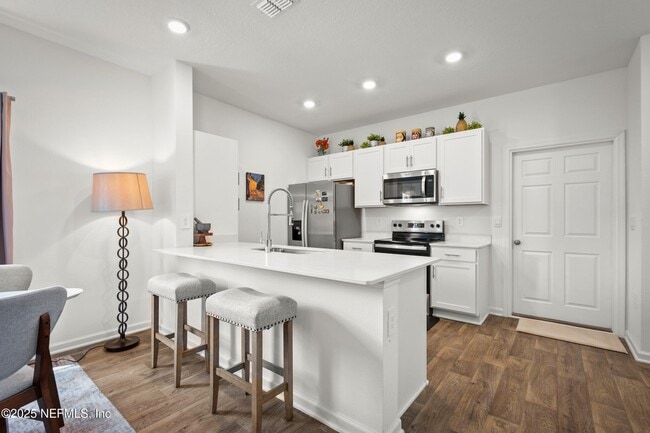 Building Photo - 955 Rivertree Pl