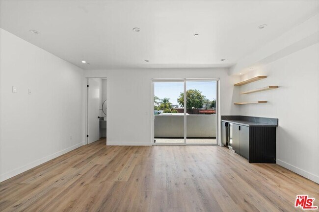 Building Photo - 839 N McCadden Pl