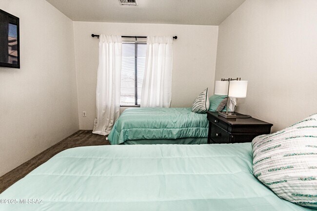 Building Photo - 4830 S VALLECANO Dr