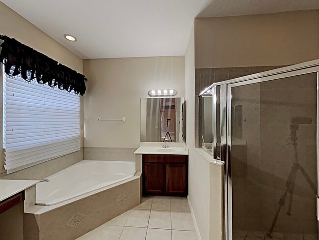 Building Photo - 3465 Bromfield Dr