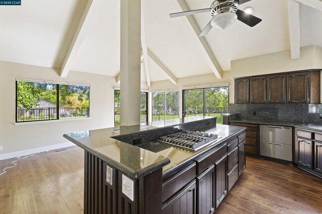 Building Photo - 51 Deer Meadow Ln