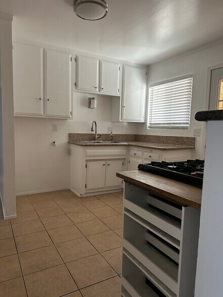 Building Photo - 9548 Cortada St