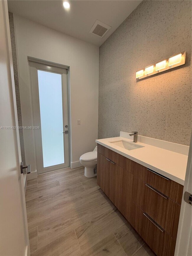 Building Photo - 1981 SW 33rd Ave