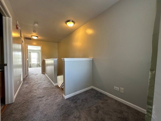 Building Photo - 2409 Golf Ridge Cir