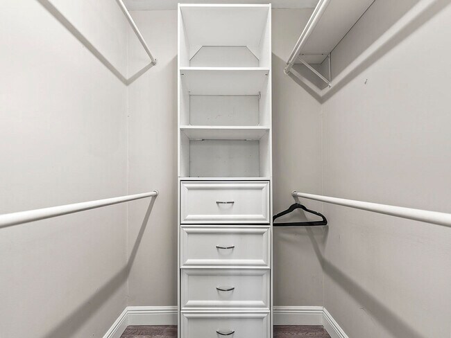 Building Photo - 801 SE 14th St