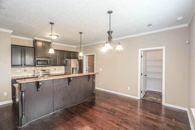 Building Photo - 479 Sebastian Dr