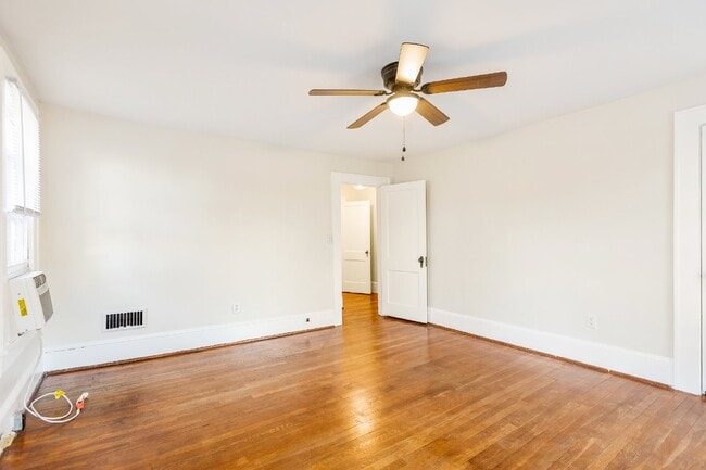 Building Photo - 2 Bed, 1 Bath Townhome in Haymount