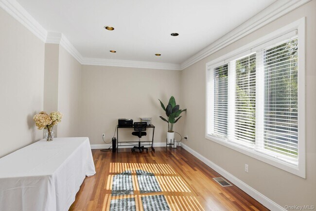 Building Photo - 45 Evergreen Ave