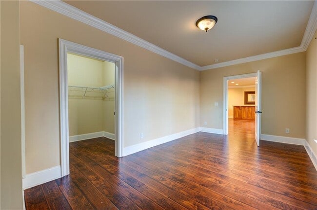 Building Photo - 1049 Highland Village Trail