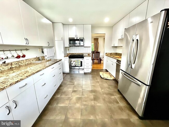 Building Photo - 10202 McGovern Dr