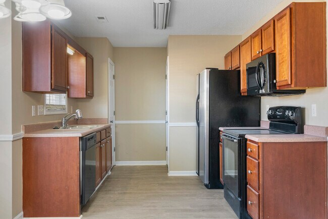 Building Photo - 1456 Middlesbrough Dr