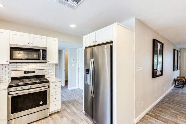 Building Photo - 2218 E Cactus Wren Dr