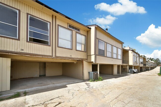 Building Photo - 28 Lakeway St