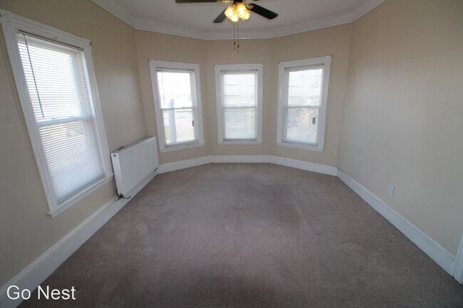 Primary Photo - 1058 Forest Ave