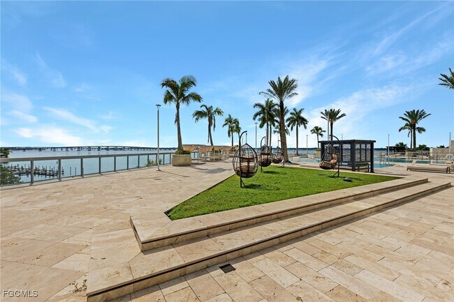 Building Photo - 3000 Oasis Grand Blvd