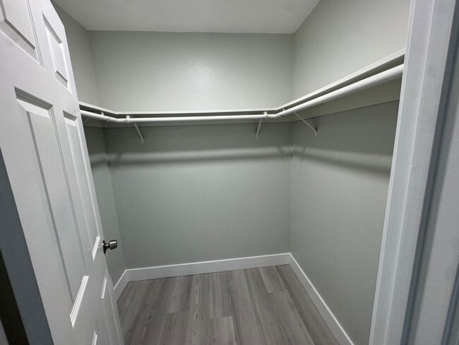 Building Photo - Fully renovated Condo
