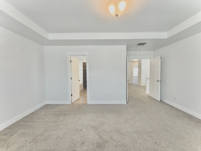 Building Photo - 3 Bed | 2.5 Bath | 2,365 sq ft above grade | Full unfinished basement | 2-car garage