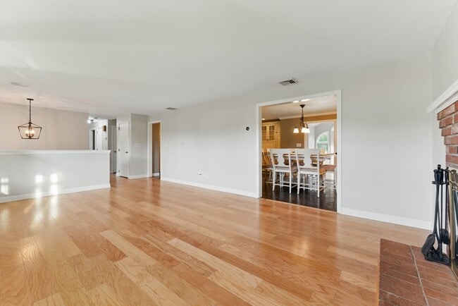 Building Photo - 121 Indian Meadow Dr