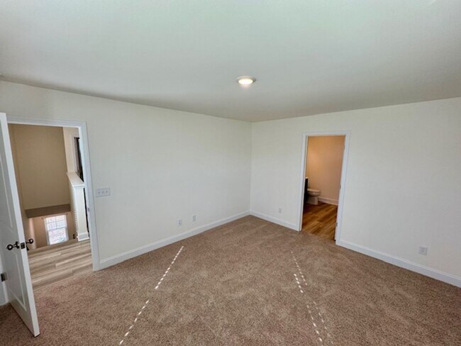 Building Photo - The Grove at Neill's Pointe