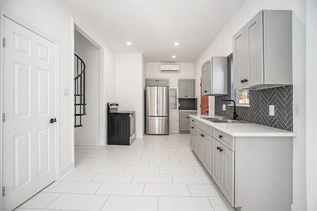 Building Photo - 1809 19th St
