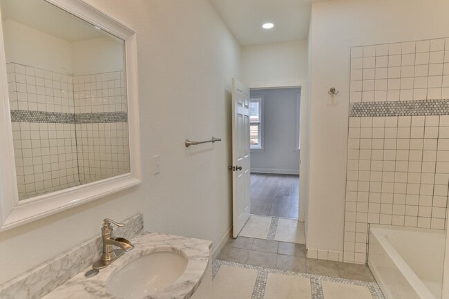 Building Photo - 4 Bedroom Single Family Home on Susquehann...