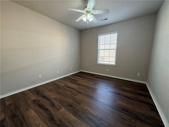 Building Photo - 662 Appleridge Dr