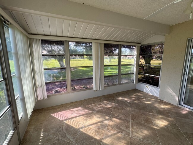 Building Photo - 3966 Oakhurst Blvd