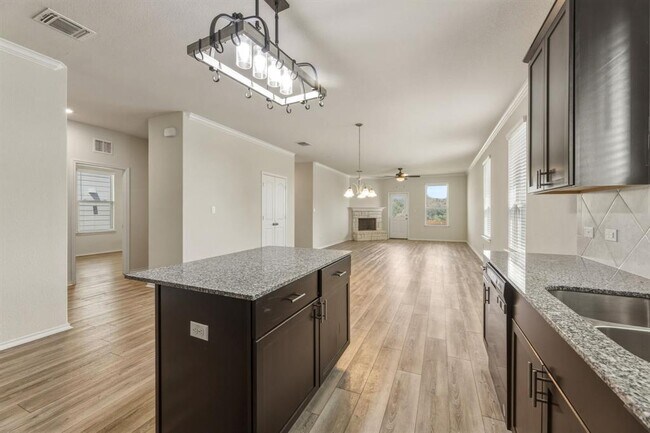 Building Photo - 428 English Oak St