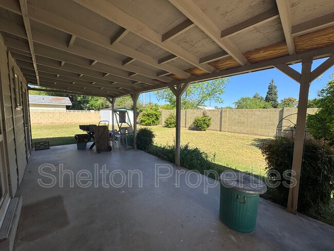 Building Photo - 718 W Glenn Dr