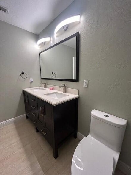 Building Photo - 4757 Sunny Palm Cir