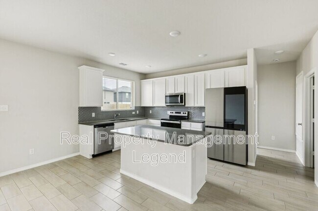 Building Photo - 968 Ravenwood Ln