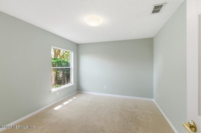 Building Photo - 160 Crossroad Lakes Dr