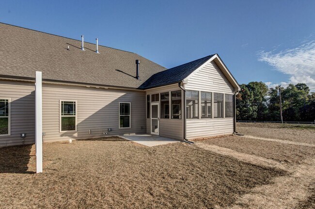 Building Photo - Large Beautiful Townhome in Summerfield NC