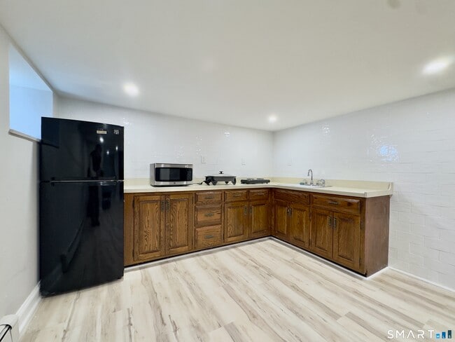 Building Photo - 96 Knickerbocker Ave