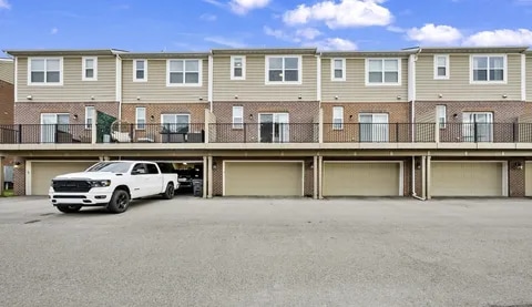 Building Photo - 47713 Hillcrest Dr