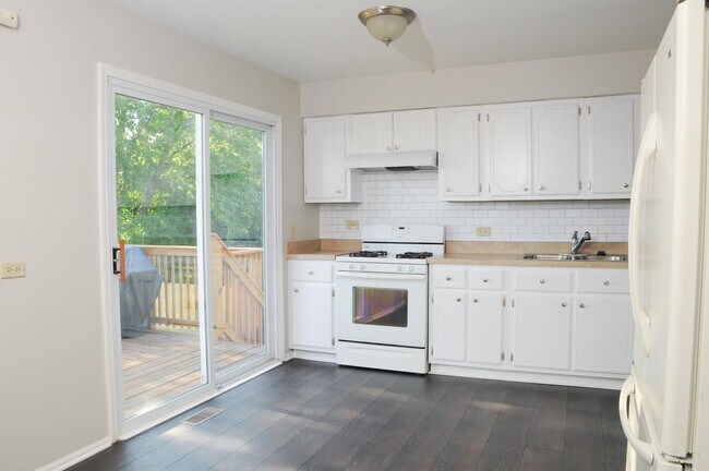 Kitchen - 152 Farm Gate Ln