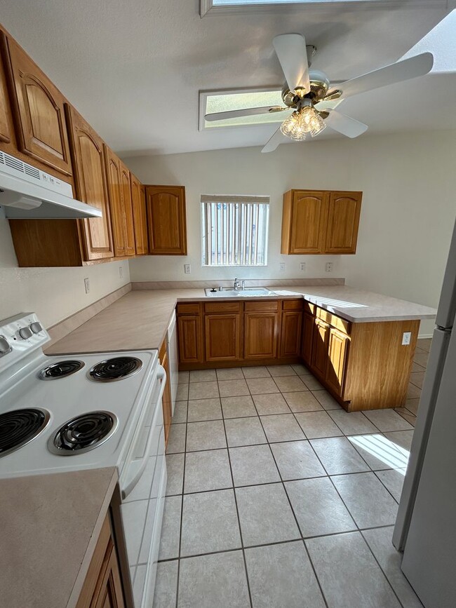 Building Photo - 3133 Applewood Dr